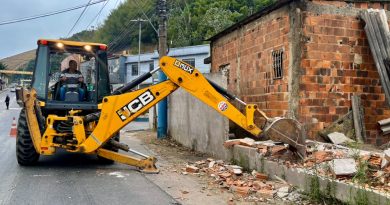 Prefeitura de Pinheiral realiza ação preventiva e remove muro irregular no bairro Três Poços
