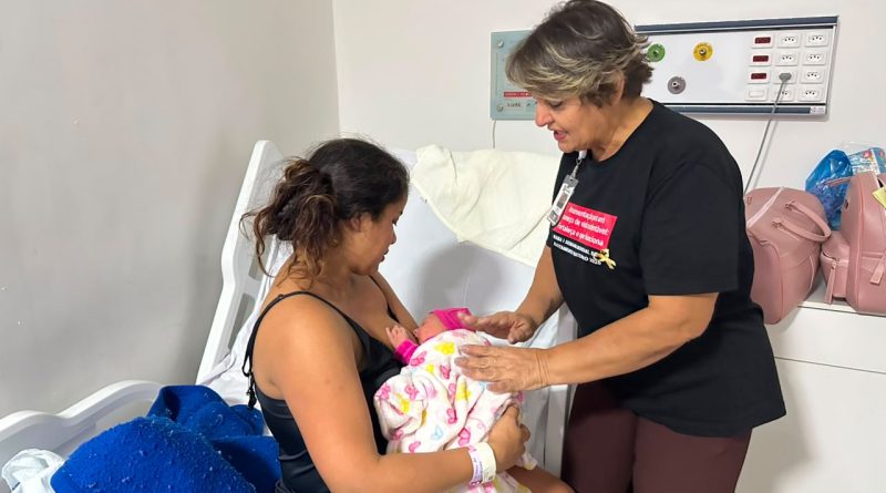 Hospital Iguassú Maternidade Mariana Bulhões incentiva a amamentação desde os primeiros minutos de vida do bebê