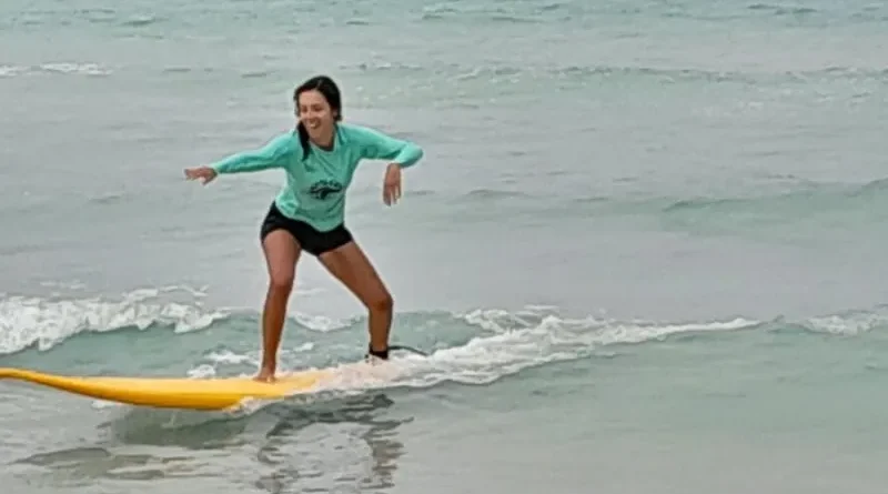 Mulheres de Búzios participam de vivências de surf e fortalecimento feminino no projeto Águas de Gaia Brasil