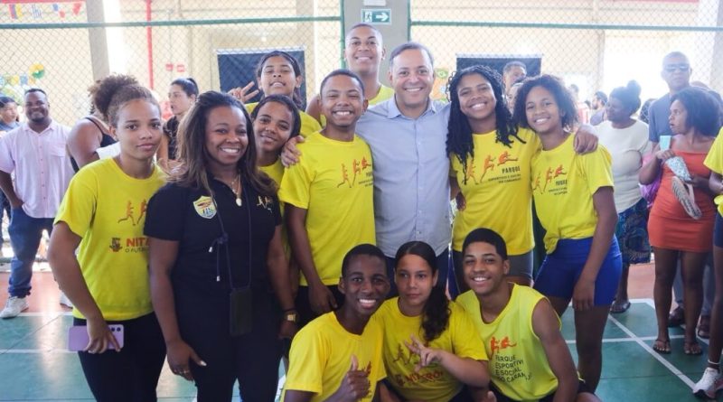 Prefeito Rodrigo Neves assina ordem de início da reforma e ampliação do Parque Esportivo e Social do Caramujo