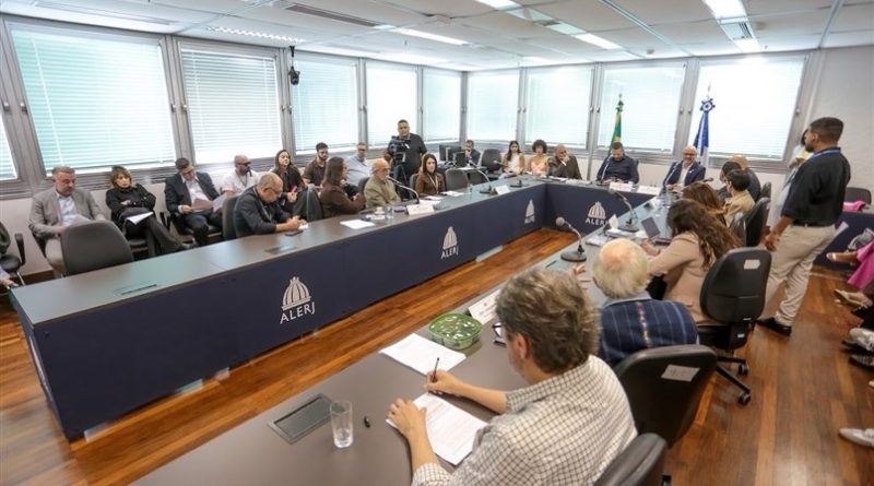 CCJ da ALERJ retoma os trabalhos com análise de projetos sobre saudação e esporte