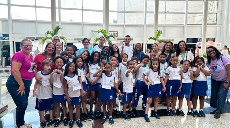 Passeio educativo transforma tarde de alunos da rede municipal de Meriti