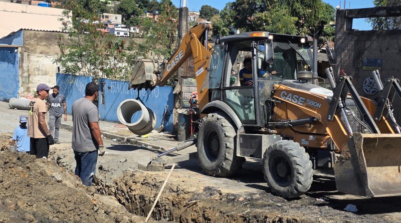 Prefeitura de Japeri troca manilhas no centro de Engenheiro Pedreira