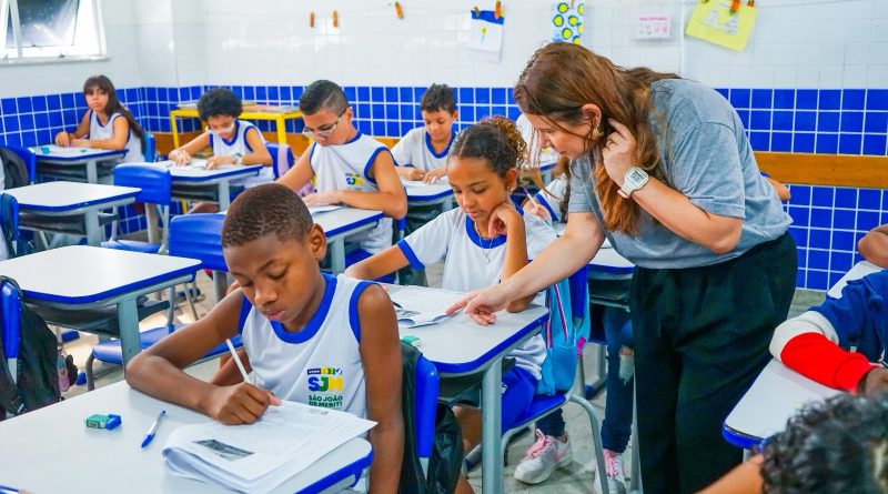 Educação de Meriti alcança melhor Ideb da história e lidera entre as maiores redes da Baixada