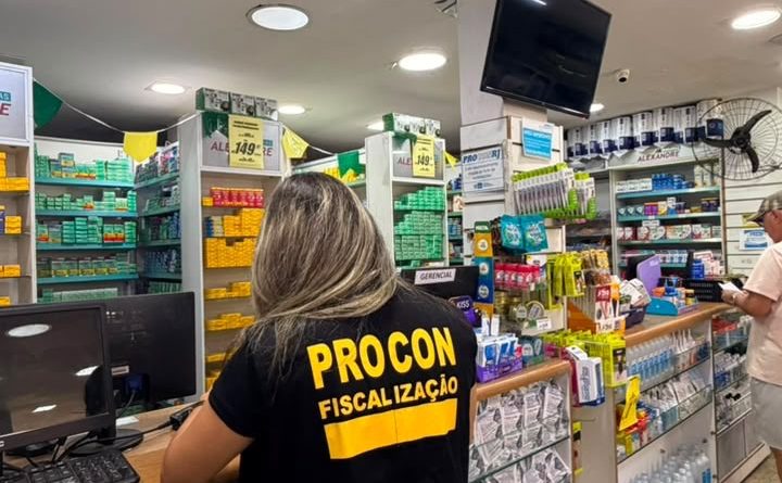 Procon aldeense fiscaliza atendimento preferencial em farmácias