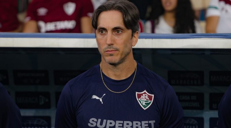 Fluminense demite técnico Luis Zubeldía