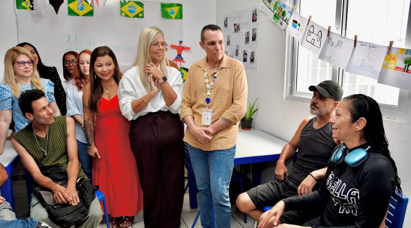 Belford Roxo: Projeto “Letras Que Acolhem” no Centro Pop&nbsp;recebe a visita da Secretária de Municipal de Educação