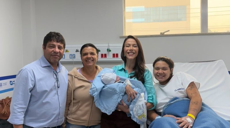 Prefeita Mariana Canella visita o milésimo bebê nascido&nbsp;na Maternidade Municipal de Belford Roxo