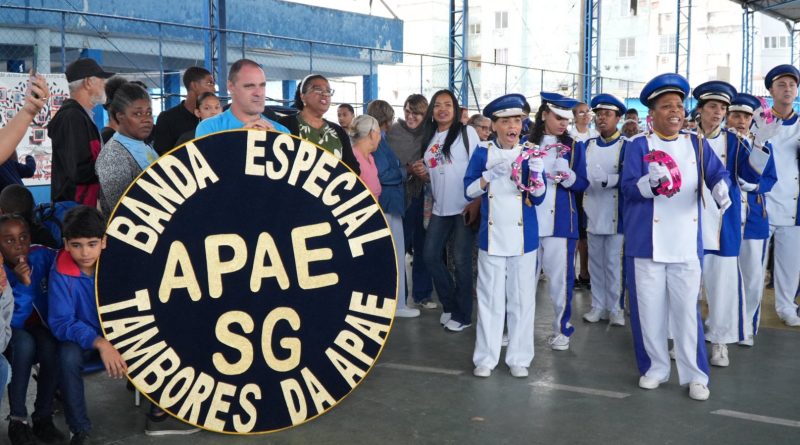 São Gonçalo: Colégio Municipal Estephânia de Carvalho tem manhã de música e integração com o festival de bandas escolares