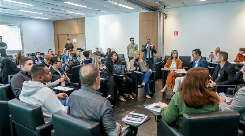 Oficina daELERJ aproxima alunos da rotina do Parlamento e do processo legislativo