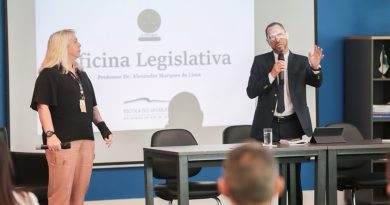 Alunos da ELERJ vivenciam rotina do parlamento em sessão plenária simulada e encerram atividades da oficina legislativa
