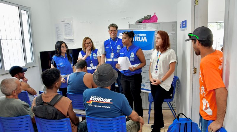 Almoço, exibição de filme e karaokê marcam&nbsp;Dia Nacional de Luta da População de Rua em Belford Roxo