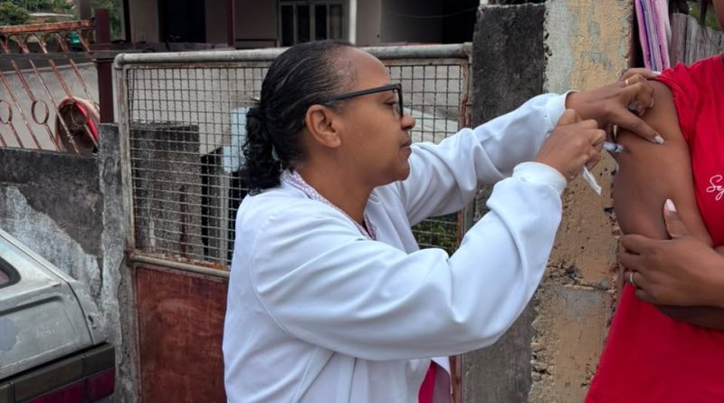 Ação realizada neste sábado aplicou 318 doses de vacinas contra a Influenza e do esquema básico de crianças e adolescentes em Itatiaia
