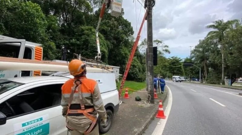 Light Soluções oferece 500 oportunidades para eletricista motorista