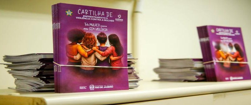 Cartilha de Enfrentamento à Violência Contra a Mulher começa a ser distribuída pela Polícia Civil