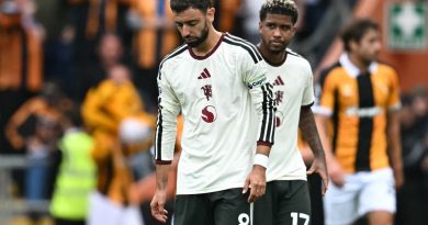 Manchester United terá que alterar uniforme por regra do Inglês