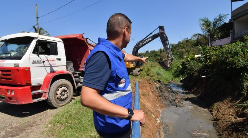 Nova Iguaçu mantém limpeza de rios e valões ao longo do ano