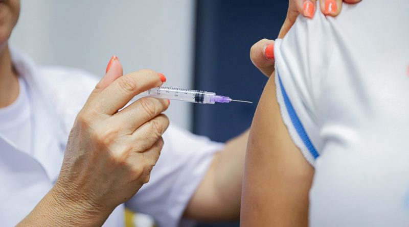 São Gonçalo mantém estratégia de multivacinação em 73 pontos de atendimento