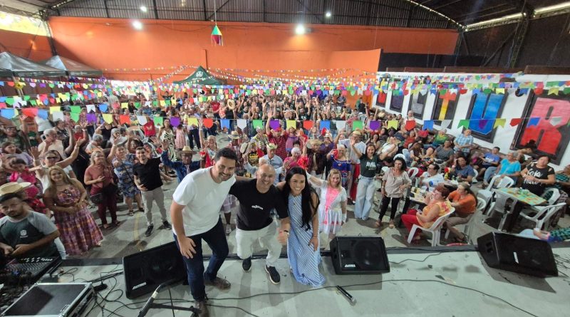 Festa da Melhor Idade é sucesso e reúne mais de 700 pessoas em Itatiaia