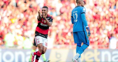 Com dois gols de Samuel Lino, Flamengo vence Botafogo no Brasileirão