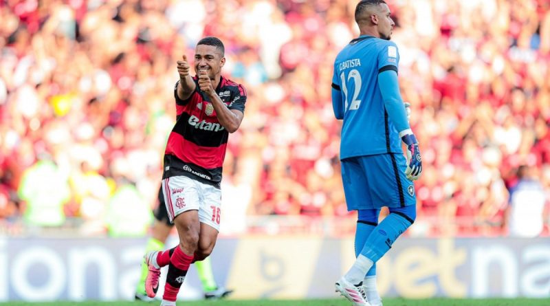Com dois gols de Samuel Lino, Flamengo vence Botafogo no Brasileirão
