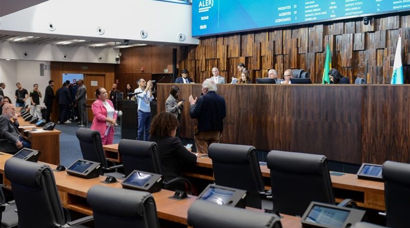 ALERJ aprova presença de PMs em unidades públicas de saúde