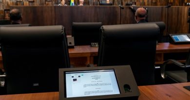 ALERJ aprova Medalha Tiradentes à faculdade de Direito da UERJ