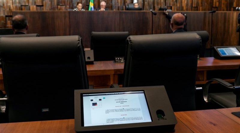 ALERJ aprova Medalha Tiradentes à faculdade de Direito da UERJ