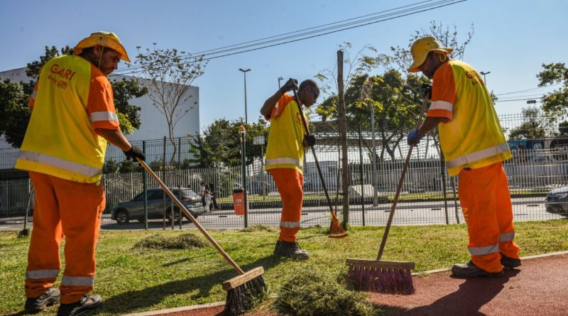 Niterói: Clin moderniza uniformes e reforça cuidado com a saúde dos garis