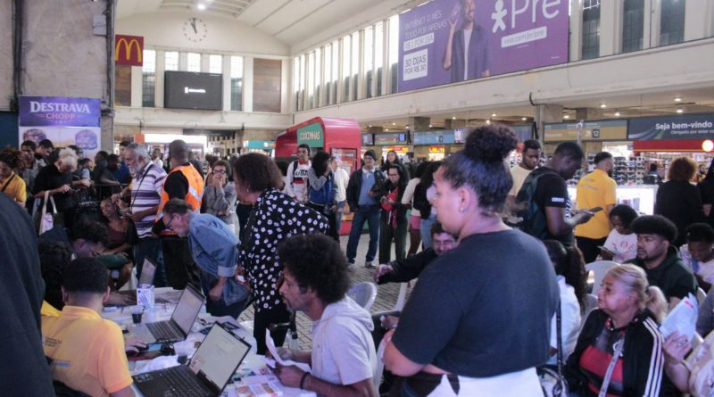 Central do Brasil recebe feirão de empregos e cursos