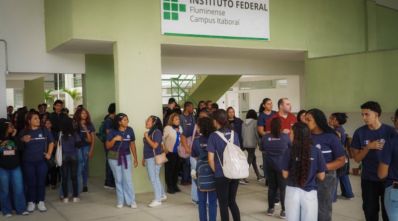 Alunos da rede municipal de Itaboraí visitam IFF para conhecer proposta de Ensino Médio Integrado ao Técnico.
