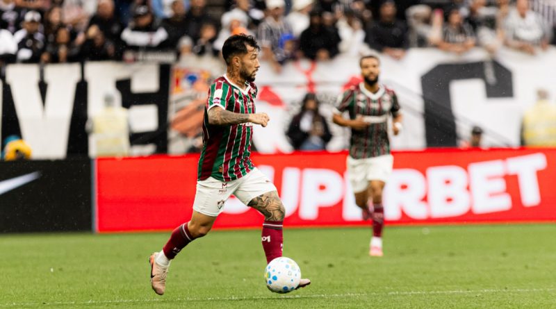 Fluminense celebra assistência e confia em evolução de Lucho Acosta