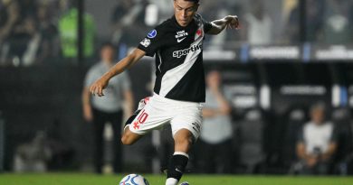 Rojas valoriza momento do Vasco e mira retorno aos gramados