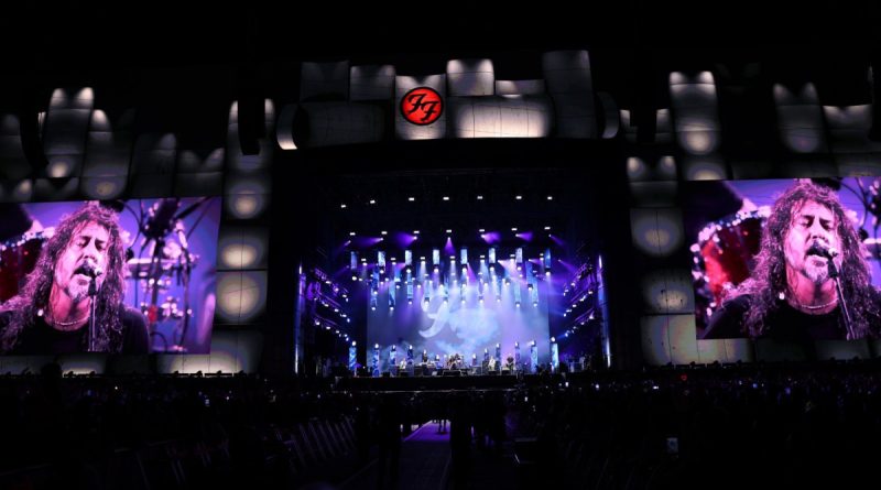 Foo Fighters revisita clássicos e encerra primeiro dia do Rock in Rio