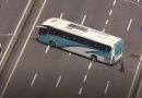Ônibus escolares são usados como barricadas na Linha Vermelha