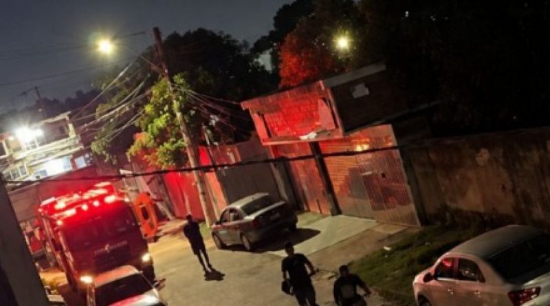 Desabamento de residência deixa homem morto em Queimados