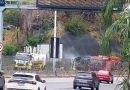 Ônibus pega fogo e interdita faixa da Linha Amarela