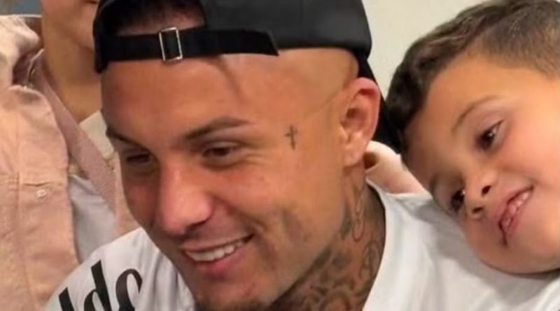 Cebolinha chega a São Paulo para assinar contrato com o Santos