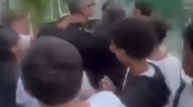 Professor é agredido por alunos durante jogo em escola na Taquara