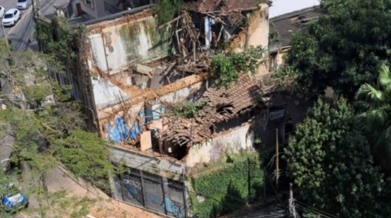 Defesa Civil interdita casarão que desabou e atingiu mãe e filha