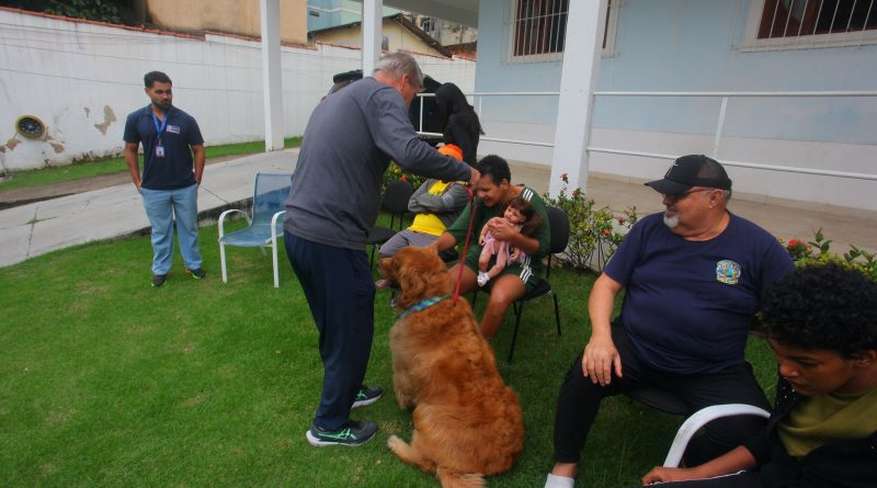 Prefeitura de Nova Iguaçu cria programa que transforma interação com cães em cuidado, acolhimento e bem-estar