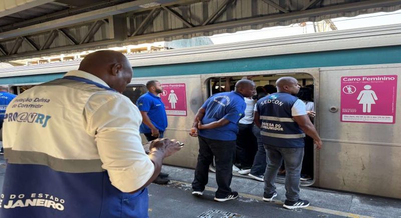Procon-RJ realiza ações no MetrôRio e na Rodoviária do Rio para orientar consumidores