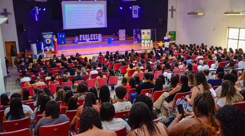 Secretaria Municipal de Educaçãorealiza cerimônia de formatura de 378 professores doProLEEI em Belford Roxo