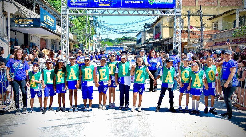 Estrada Aníbal da Mota recebe terceiro dia do Desfile Cívico de Belford Roxo no Parque São José