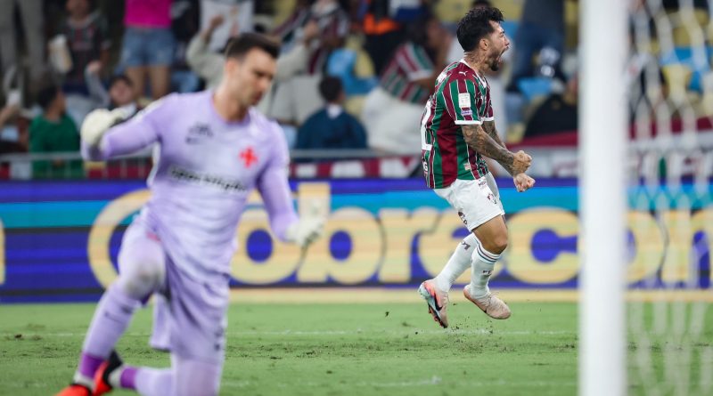 Lucho Acosta marca, e Fluminense vence o Vasco, que segue no Z-4