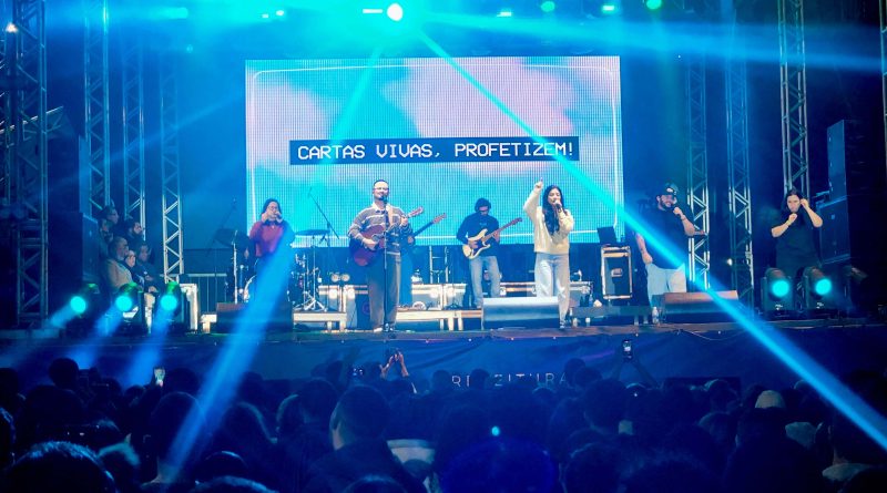 Angra Expo reúne fé e cultura na primeira noite na Praia do Anil