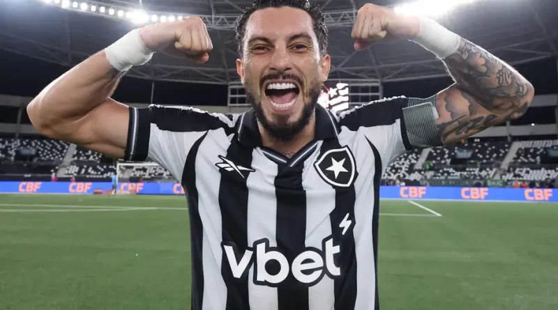 Alex Telles celebra Tite no Botafogo: ‘O cara certo’