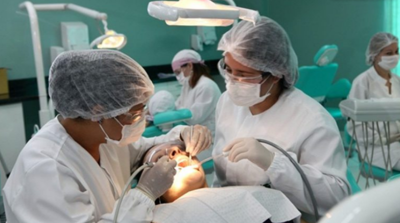 SUS prepara dentistas e técnicos para os novos equipamentos digitais que produzem próteses