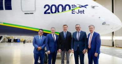 Embraer celebra a entrega do jato comercial E-Jet número 2.000