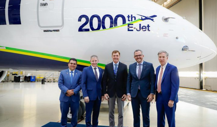 Embraer celebra a entrega do jato comercial E-Jet número 2.000